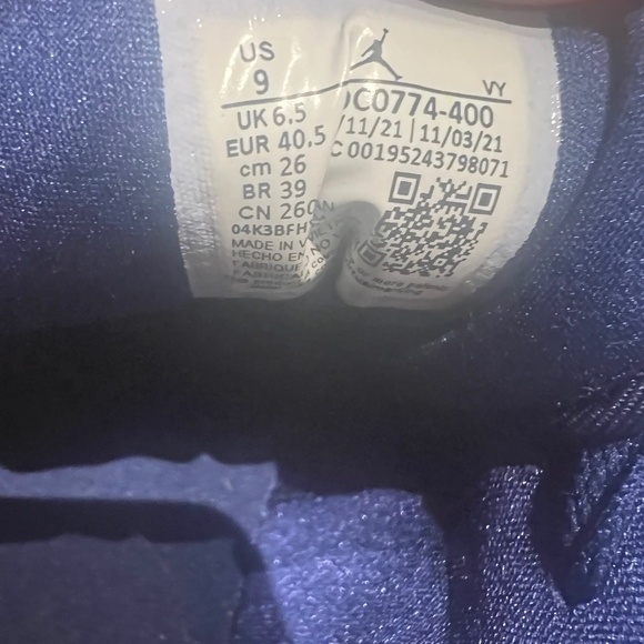 Snickers - Picture 2 of 5